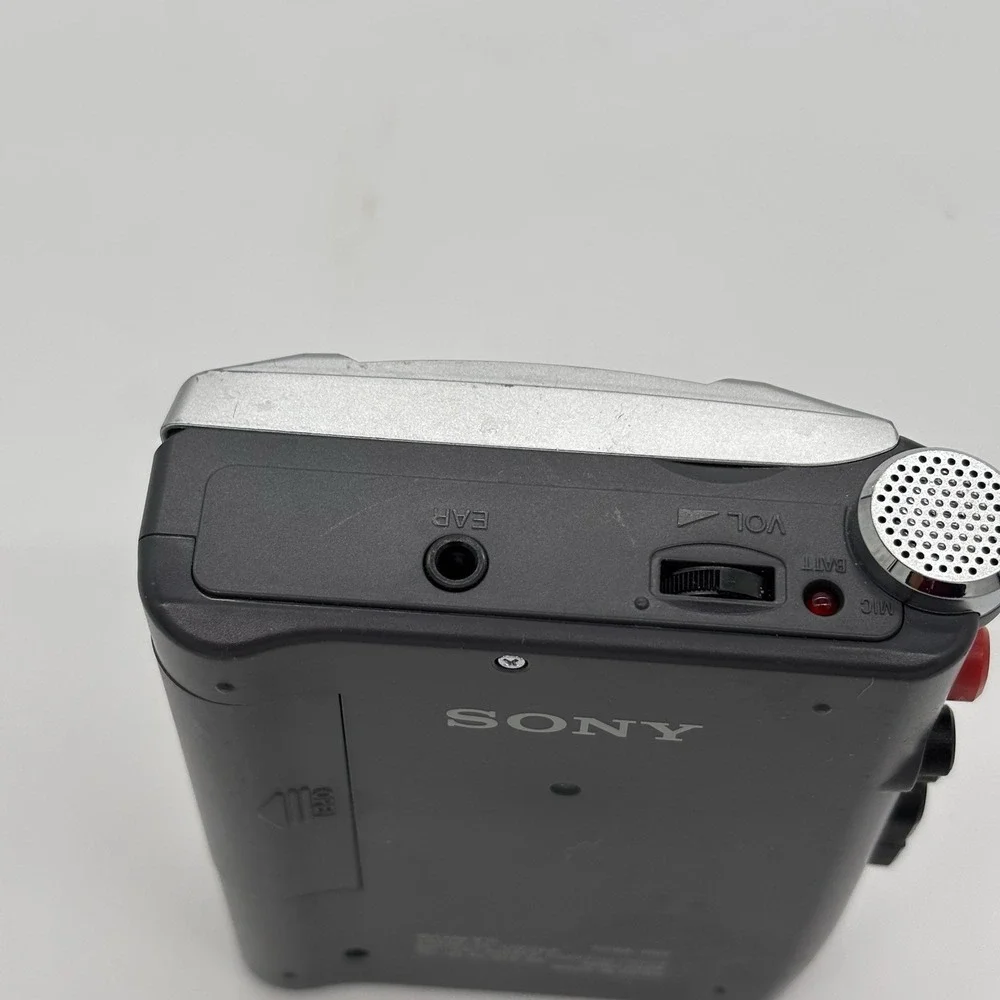 VTG Sony Clear Voice TCM-150 & Sony Walkman Cassette-Corder Silver *Parts Only‎